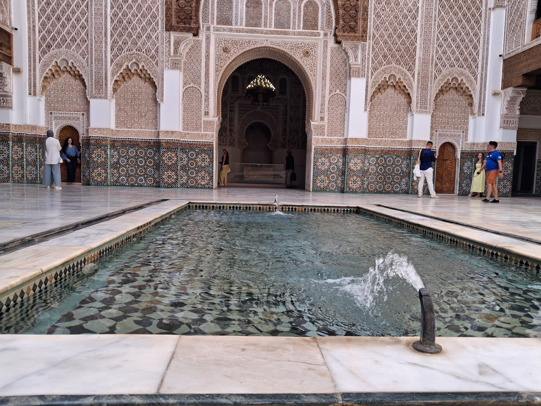 Le bassin de la cour de la médersa Ben Youssef