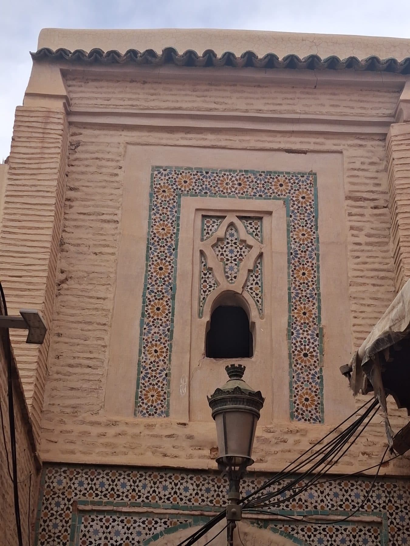 La façade du mausolée de Sidi Ben Slimane El Jazouli